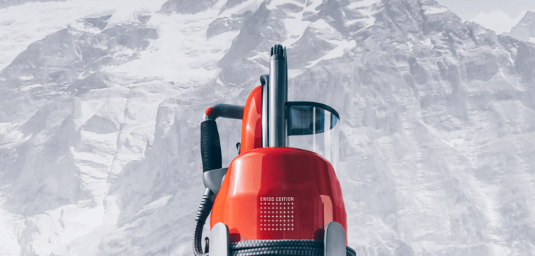 Laurastar已经体现了40多年的瑞士专业技术。背景是一座山，显示了该品牌在创造高质量产品方面的专长。